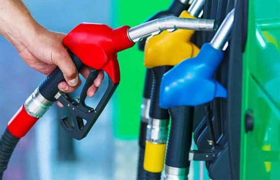 Petrol Diesel Price Today : उत्तर प्रदेश समेत कई राज्यों में घटे पेट्रोल-डीजल के दाम, लेकिन यहां 1 रुपये हुआ महंगा 