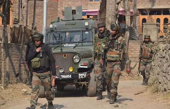 जम्मू-कश्मीर : कुलगाम में सुरक्षाबलों के साथ मुठभेड़ में एक आतंकी ढ़ेर 