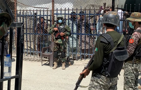 पाकिस्तानी सुरक्षा बलों और अफगानी तालिबान लड़ाकों के बीच गोलीबारी, तोरखम बॉर्डर सील