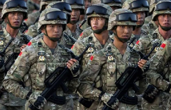 चीन लगातार कम कर रहा अपने सैनिक, फिर हटाए 3 लाख जवान 