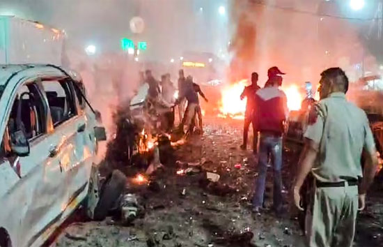 दिल्ली में बड़ा धमाका, लाल किले के पास कार में ब्लास्ट, 10 मरे, 24 घायल, मृतकों का बढ़ सकता है आंकड़ा 