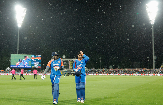 IND vs AUS : पहला T20 मैच बारिश की चलते रद्द, सिर्फ 58 गेंदों का हुआ खेल