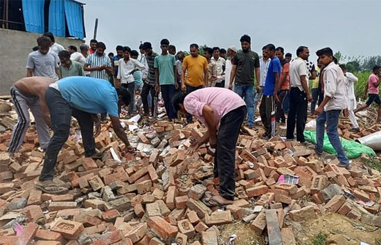 अमरोहा : अवैध पटाखा फैक्ट्री में विस्फोट, चार महिलाओं की मौत, दर्जनों घायल