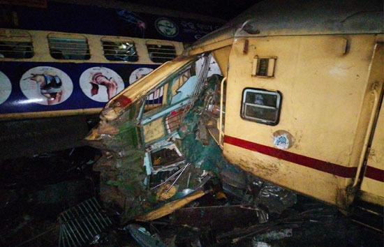 आंध्र प्रदेश ट्रेन हादसे में मृतकों की संख्या बढ़कर हुई 13, 18 ट्रेनों काबदला गया रूट, 22 ट्रेनें रद्द