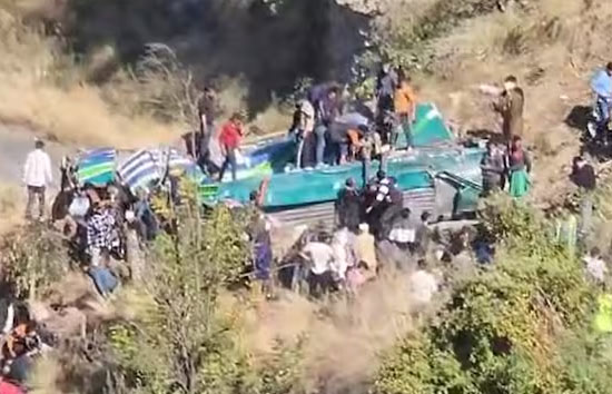जम्मू-कश्मीर : डोडा में खाई में गिरी यात्रियों से भरी बस, 36 की मौत, कई गंभीर