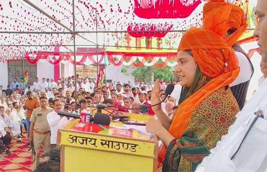 PDA चौपाल अलग अंदाज में दिखीं इकरा  हसन , भगवा पगड़ी में जनसभा को किया संबोधित 