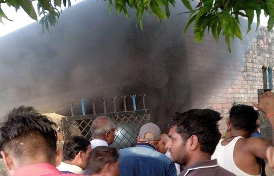 यूपी : Prayagraj में एक ही  परिवार के पांच लोगो की हत्या, आरोपियों ने लगाई घर में आग 