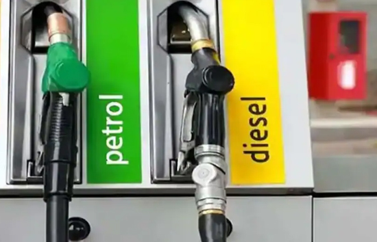 Petrol Diesel Price Today : इन दो राज्यों में सस्ता हुआ पेट्रोल-डीजल, यहां बढ़ी कीमतें, चेक करें ताजा रेट  