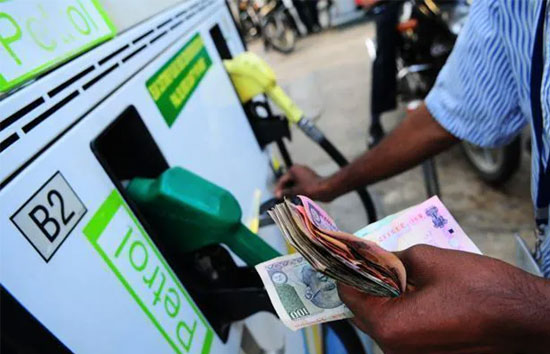 petrol-diesel के दाम में सोमवार को बड़ा बदलाव, देखें लेटेस्ट कीमत 