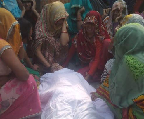 उप्र : मैनपुरी में शोदहों से परेशान छात्रा ने फांसी लगाकर दी जान 