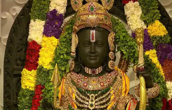 गर्भगृह में विराजे रामलला, 84 सेकंड के शुभ मुहूर्त में पीएम मोदी ने की प्राण प्रतिष्ठा की