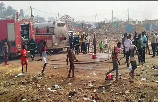 विस्फोटक ले जा रहे ट्रक में धमाके से 17 की मौत : कई इमारत तबाह