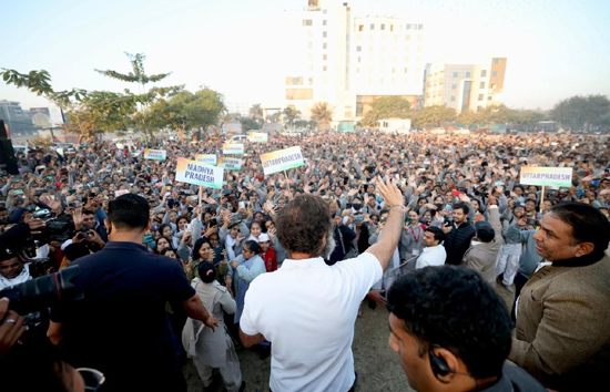 भारत जोड़ो यात्रा : कोटा में राहुल गांधी की यात्रा, छात्रों से बोले आप हो देश का भविष्य