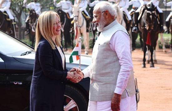 पीएम मोदी ने राष्ट्रपति भवन में इटली की प्रधानमंत्री जियोर्जिया मेलोनी का किया स्वागत 