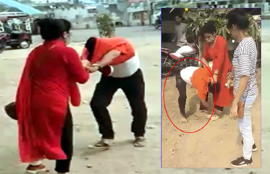 यूपी : जालौन में छेड़खानी के आरोप में कांग्रेस जिलाध्यक्ष की जूतों से पिटाई, VIDEO वायरल 