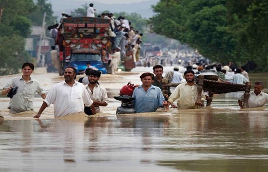 पाकिस्तान में बाढ़ का कहर, अब तक 900 से ज्यादा लोगों की गई जान, राष्ट्रीय आपातकाल घोषित 