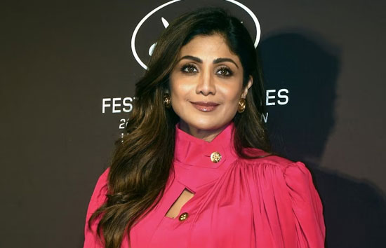 अभिनेत्री शिल्पा शेट्टी के मुंबई स्थित घर पर इनकम टैक्स की रेड, बैस्टियन रेस्टोरेंट से जुड़े मामले में हुई कार्रवाई 