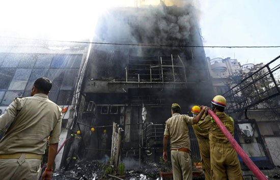  '15 दिन में खुद तोड़ो वरना बुलडोजर...', लखनऊ अग्निकांड वाली बिल्डिंग गिराएगा LDA