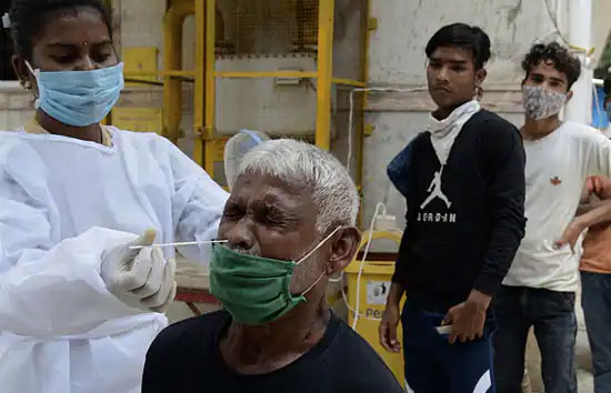 india corona virus upadate : देश में 24 घंटे में कोरोना के 32,937 नए केस, 413 की मौत
