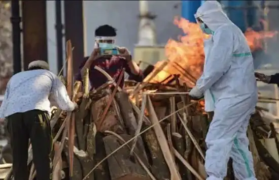 खौफनाक : भारत में कोरोना संक्रमण से अप्रैल महीने में 48,768 मौतें 