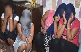 लखनऊ के इस होटल में लड़कियों से कराया जाता है गंदा काम, पुलिस ने मारा छापा