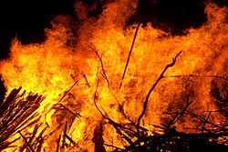 अम्बेडकरनगर  एक साथ तीन ढाबों में लगी आग, जिन्दा जलकर मालिक की मौत 