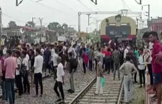 अग्निपथ योजना : लखनऊ में विरोध प्रदर्शन के चलते कई ट्रेनें घंटों लेट, यात्री नाराज 