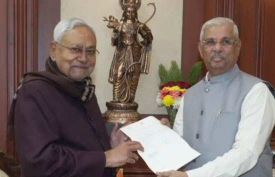 नीतीश ने बिहार के मुख्यमंत्री पद से दिया इस्तीफा, BJP विधायकों के साथ दोबारा बनाएंगे सरकार 