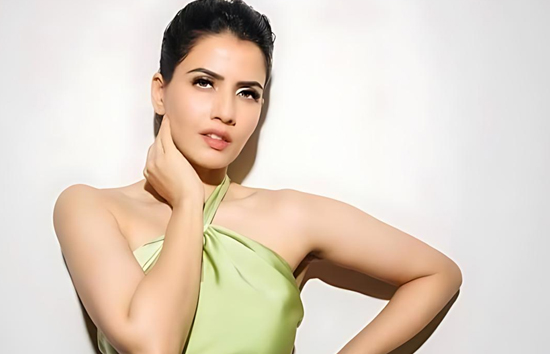 “तीन दशक पहले लिखे गए नाटक ‘लाइट्स आउट’ के मुद्दे आज भी प्रासंगिक हैं:” स्मृति कालरा 
