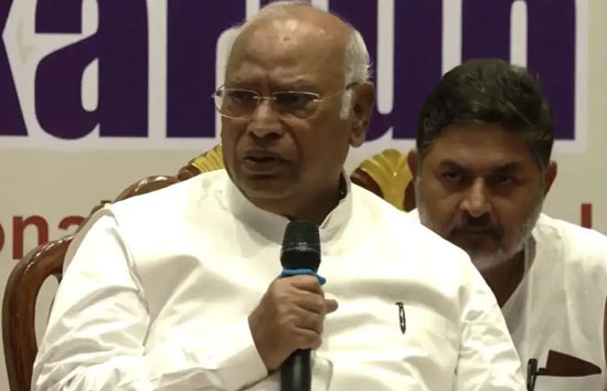 नरेंद्र मोदी आतंकवादी हैं...मल्लिकार्जुन खड़गे के बयान के बाद बढ़ा विवाद, फिर देने लगे सफाई 