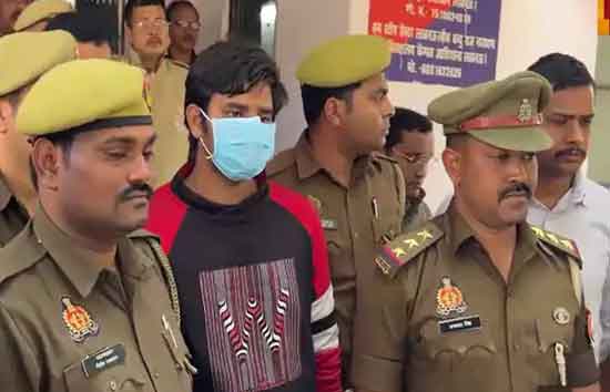 लखनऊ हत्याकांड : बहन को पकड़कर खूब रोया अक्षत, जेल जाने से पहले उगले कई राज!