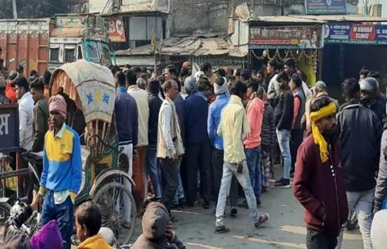 बिहार : छपरा में जहरीली शराब से मरने वालों का आंकड़ा 70 पहुंचा, सारण में छापेमारी के दौरान कई गिरफ्तार 