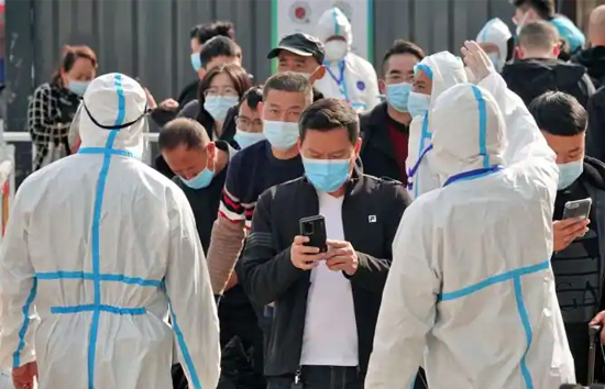 चीन :  शंघाई की आधी आबादी के कोरोना संक्रमित होने का खतरा, दुनियाभर में कोरोना को लेकर अलर्ट