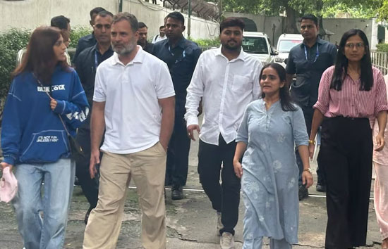 राहुल गांधी का तीखा हमला: 15 साल की बच्ची से जबरन मंगवाई माफी, घरों तक भेजे गए गुंडे