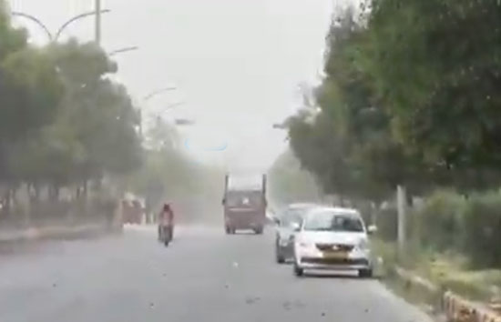दिल्ली-NCR में दोपहर में छाया अंधेरा, तेज आंधी के साथ झमाझम बारिश; 6 जून तक अलर्ट
