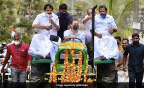 केरल के वायनाड में 200 ट्रैक्टरों के साथ राहुल गांधी ने किया नए कृषि कानून का विरोध