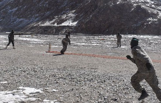 गलवान में भारतीय सेना की अचानक बढ़ी हलचल! चीन से लगी सीमा पर खेला मैच