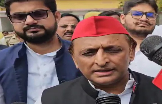 मुख्तार अंसारी के घर पहुंचे अखिलेश यादव, दी श्रद्धांजलि, योगी सरकार पर लगाए गंभीर आरोप 