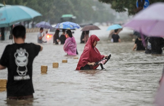 चीन में बाढ़ ने मचाई तबाही, चारों ओर पानी ही पानी, 16 की मौत, दर्जनों लापता