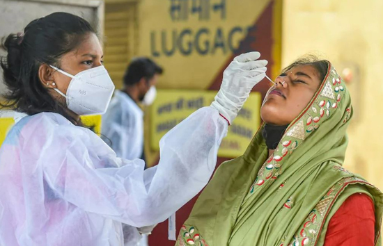 coronavirus in india : कोरोना के नए मामलों में जबरदस्त गिरावट, 24 घंटे में 1569 नए केस 