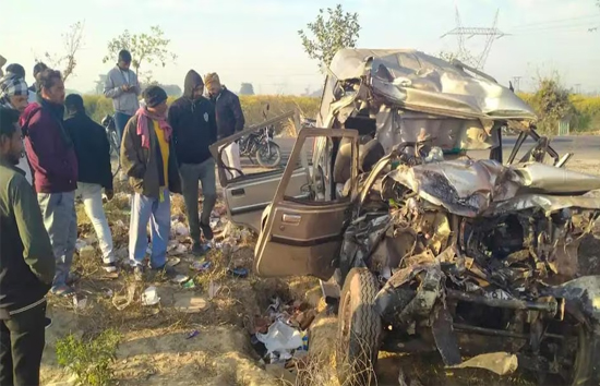 यूपी : महाकुंभ श्रद्धालुओं को ले जा रही बोलेरो-बस की टक्कर, 10 लोगों की मौत