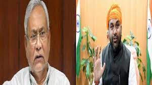 आरक्षण को लेकर सरकार और विपक्ष के बीच आगे निकलने की होड़ 