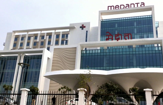 लखनऊ : मेदांता अस्पताल का खेल, चार दिन पूर्व मरे इंसान को ICU में बताकर लूटते रहे लाखों रुपये, वीडियो वायरल 