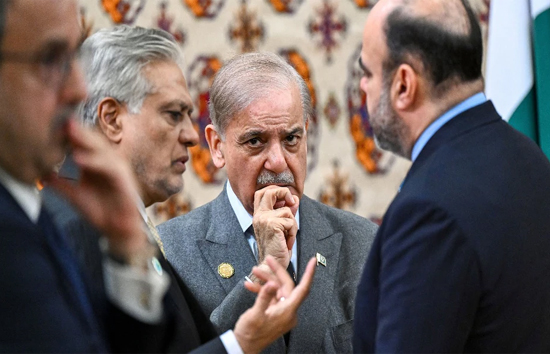 शहबाज शरीफ की इंटरनेशनल बेज्जती, तुर्कमेनिस्तान में पुतिन से मिलने के लिए 40 मिनट करना पड़ा इंतजार शहबाज शरीफ की इंटरनेशनल बेज्जती, तुर्कमेनिस्तान में पुतिन से मिलने के लिए 40 मिनट करना पड़ा इंतजार