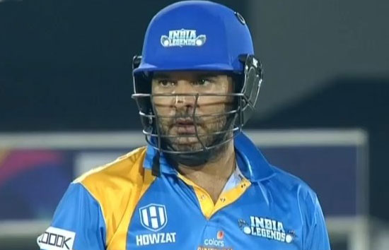 #YuvrajSingh ने फिर किया कमाल, लगातार 4 गेंदों पर लगाए 4 छक्के 