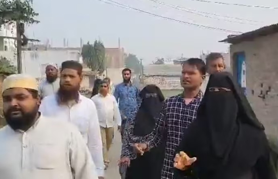 यूपी उपचुनाव : चुनाव आयोग ने 7 पुलिस अधिकारियों को किया सस्पेंड, सपा की शिकायत के बाद हुई कार्रवाई 