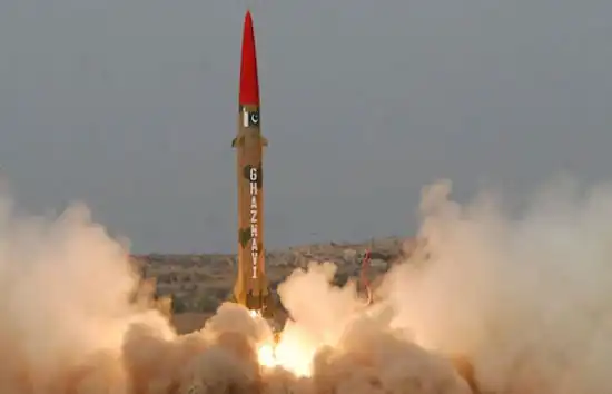 भारत के नक्शे कदम पर पाकिस्तान, गजनवी मिसाइल का किया सफल परीक्षण