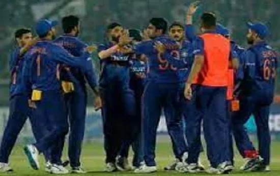 भारतीय कप्तान रोहित शर्मा ने टास जीतकर पहले गेंदबाजी का किया फैसला 