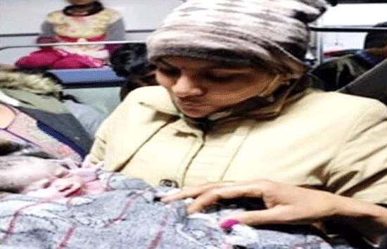 मथुरा : डॉक्टर बनी महिला सिपाही, ट्रेन में कराई गर्भवती महिला की डिलीवरी