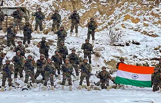 भारत ने LAC पर सैनिकों की संख्या बढ़ाने का किया ऐलान, तनाव के बीच उठाया कदम, टेंशन में चीन 